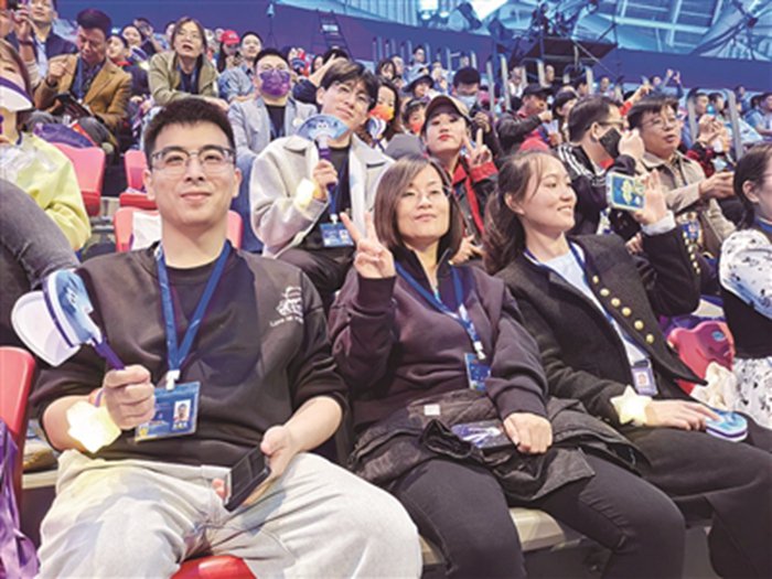 91%)浙江助残基地共享客服中心(下称"客服中心"),约百名客服人员正在