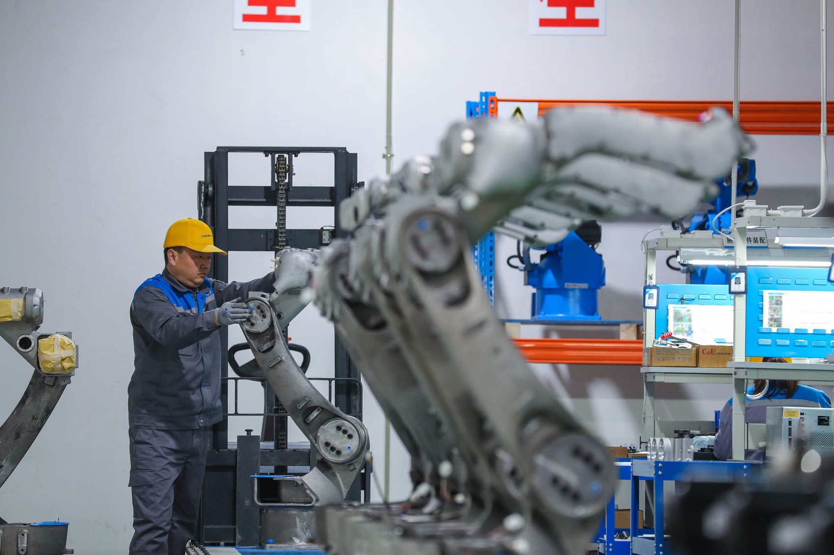 成都卡诺普机器人技术股份有限公司生产线。受访者供图