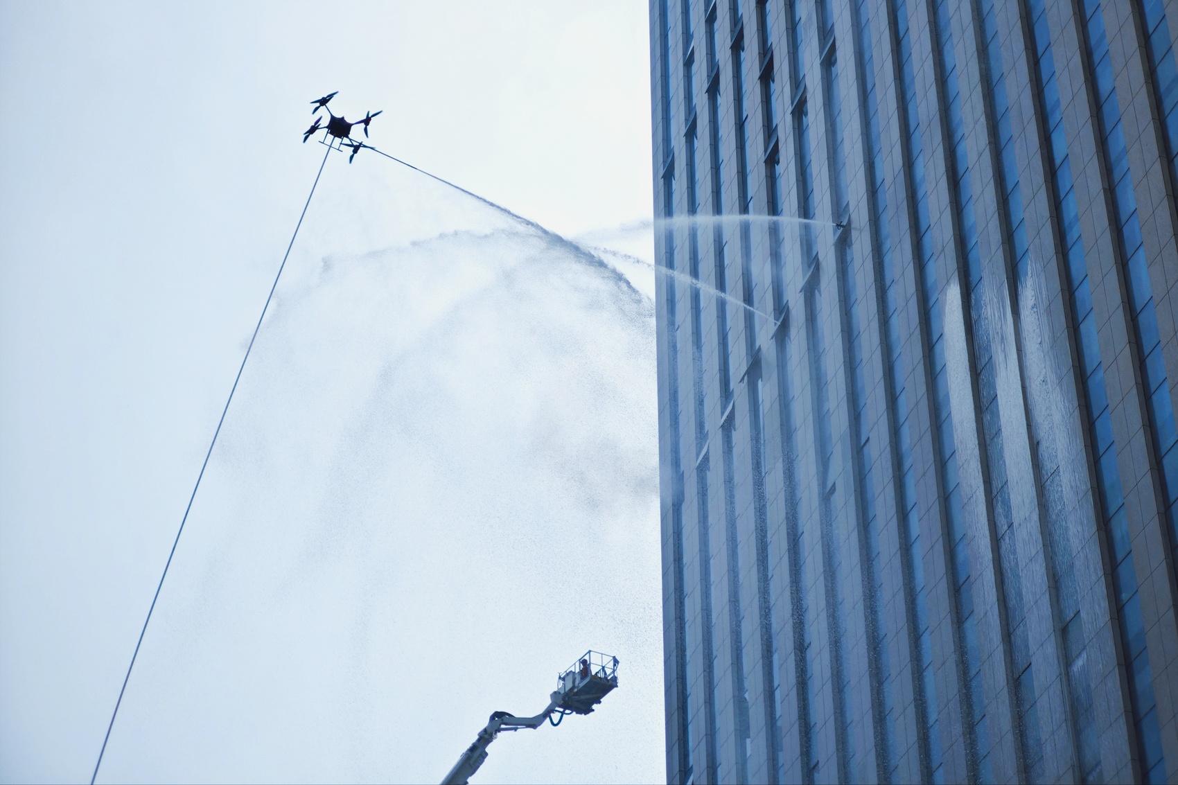 c视频丨无人机灭火什么样?来看成都这场演练