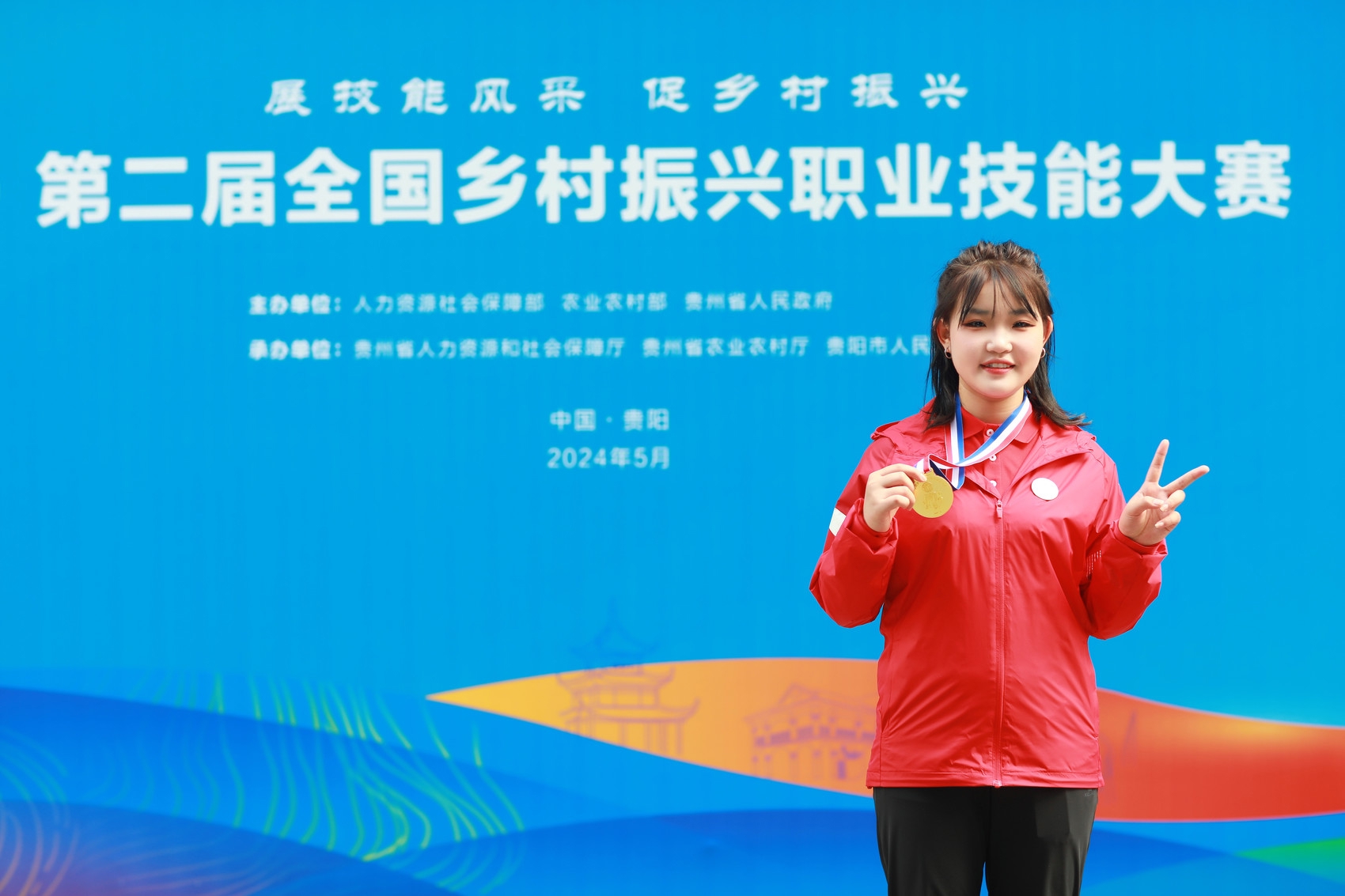 18岁川妹子获美发冠军!第二届全国乡村振兴职业技能大赛闭幕
