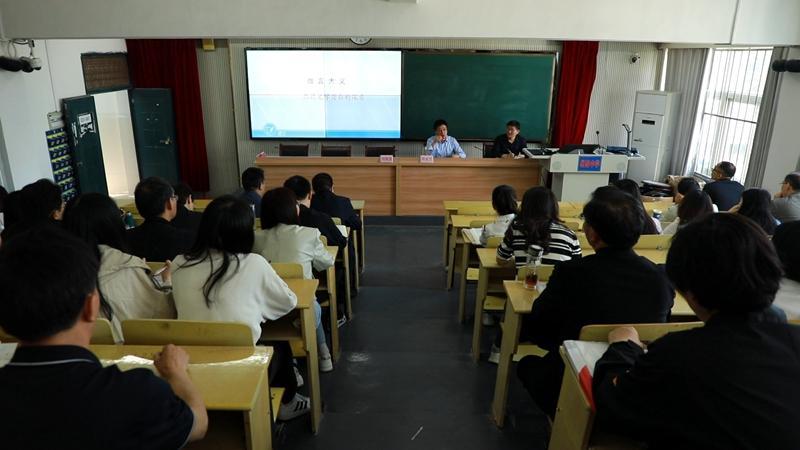 活动伊始,岳西中学阶梯教室座无虚席.