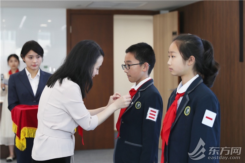 活动现场,由田林三中学生和耕法青年共同带来的青年少年说《法脉相承