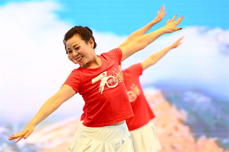 舞动漯河 共绘"夕阳红" 2024年全国老年人广场舞分站赛首站举行