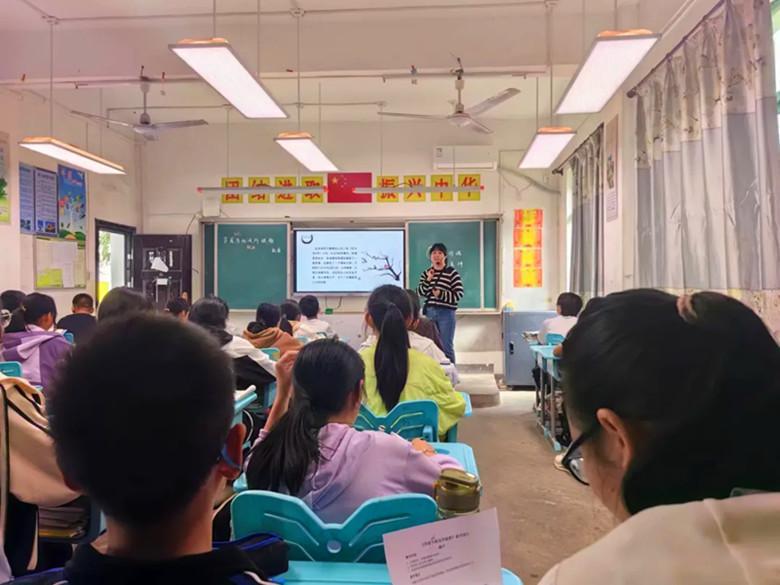 中学的曹梅英,泾县育才学校的汪思睿,中村学校的曹静,桃花潭学校的