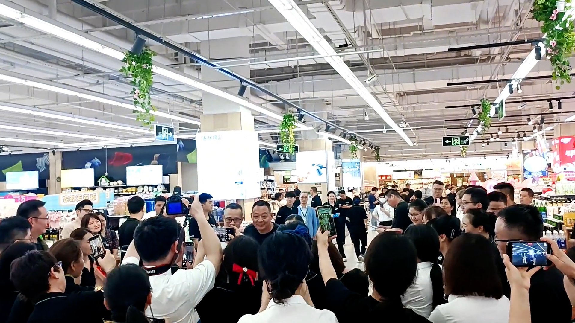 胖东来回应帮扶永辉:调改包括员工薪酬,还将上架胖东来产品