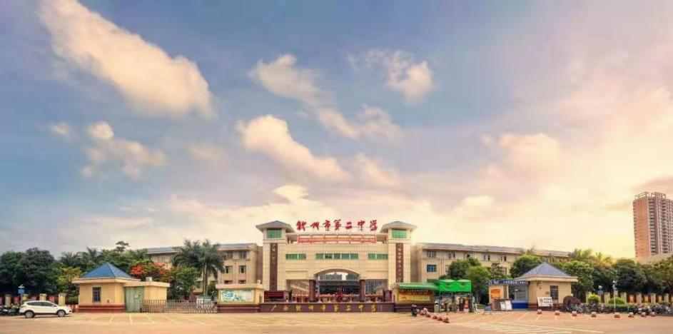 攀升,以"自强不息,报效祖国"为校训,旨在为国家和社会培养"德才兼备