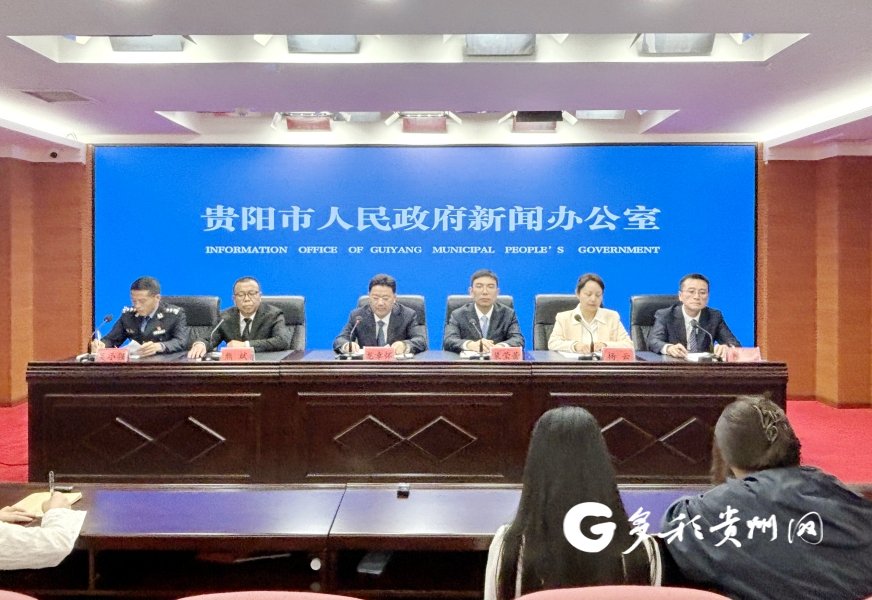 市有110个派出所设置了智能警务自助终端,可24小时自助受理身份证换领