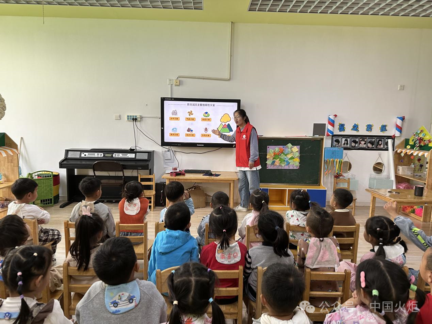 5月7日,江苏省南通市鹤涛小学关工委联合崇川区幸福街道花桥社区关