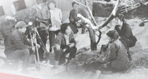 1978年，北影厂《巨澜》摄制组正在摄影棚内拍戏。 王振民摄