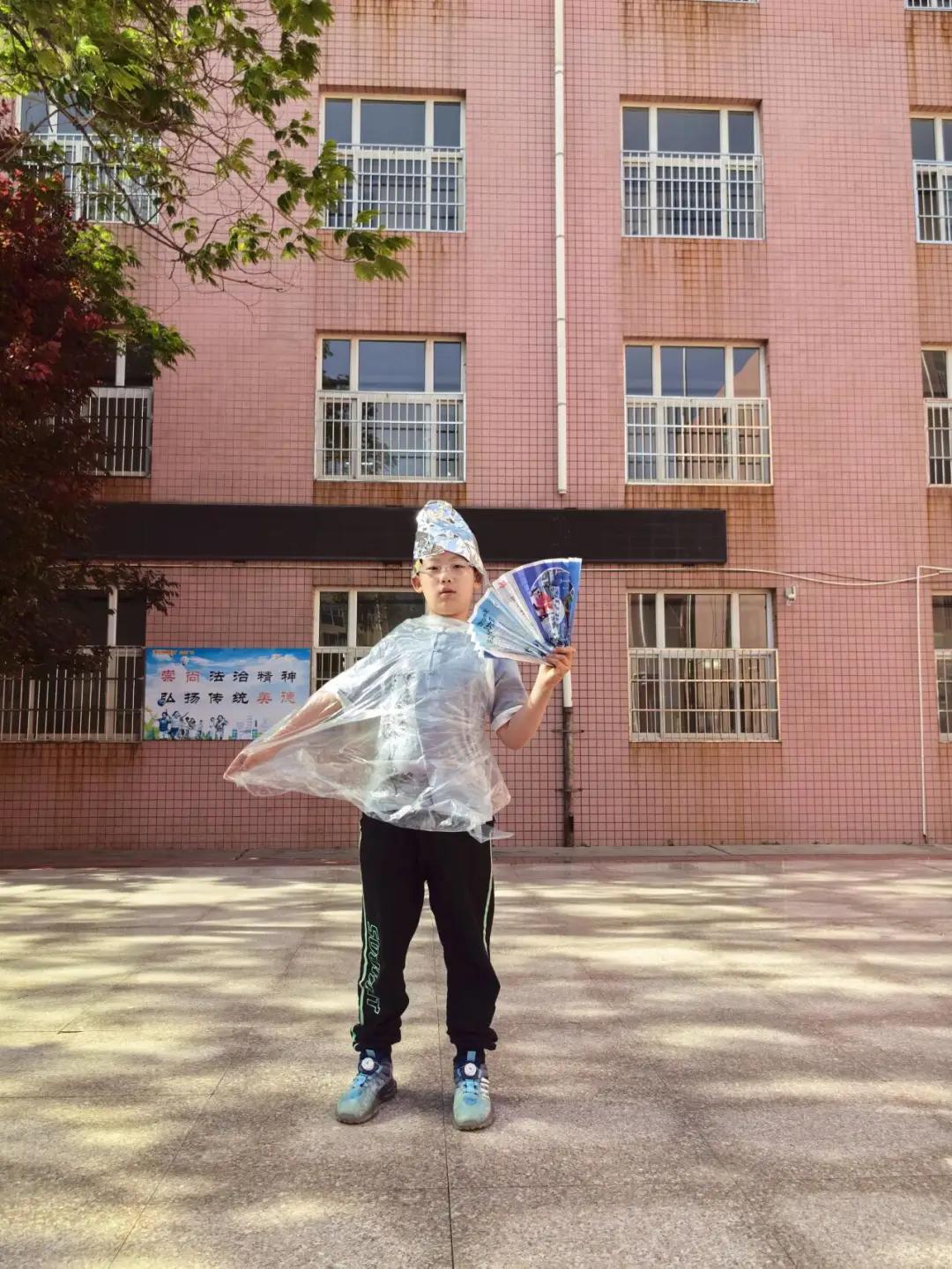 一件旧衣服,一个环保袋,一张废旧纸,甚至是一个小杯子……就是这些