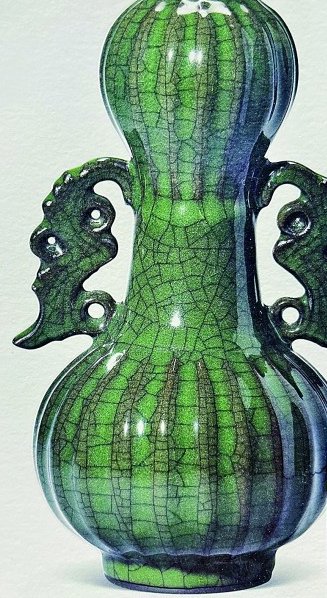 &nbsp;&nbsp;&nbsp;&nbsp;宋官窑绿釉双耳葫芦瓶&nbsp;资料图片