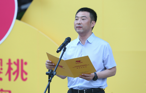 新闻发布会上,澄城县副县长曹军从地理优势,栽培历史和发展现状对澄城