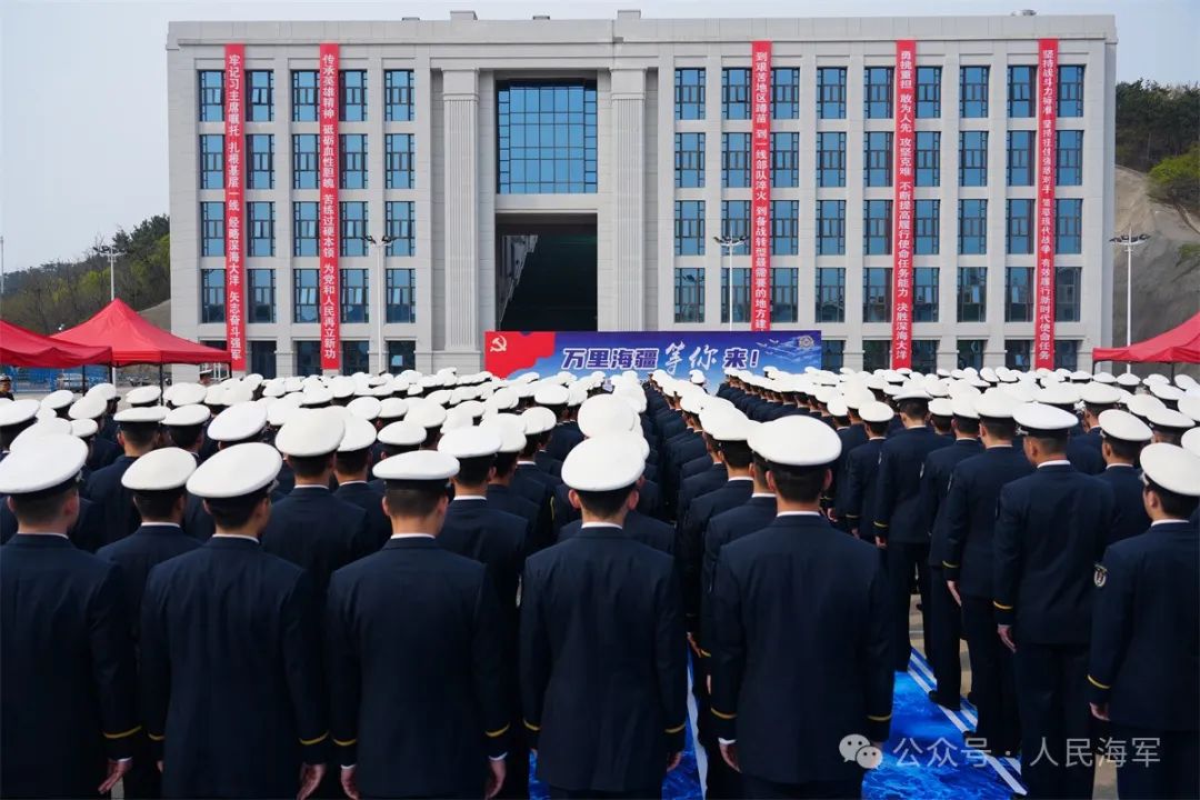 介绍了当前一线作战部队34个单位代表来院宣讲学院还邀请了▲宣讲现场