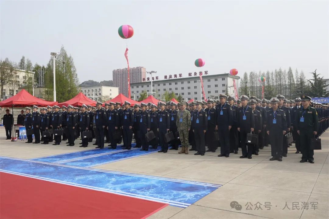 介绍了当前一线作战部队34个单位代表来院宣讲学院还邀请了▲宣讲现场