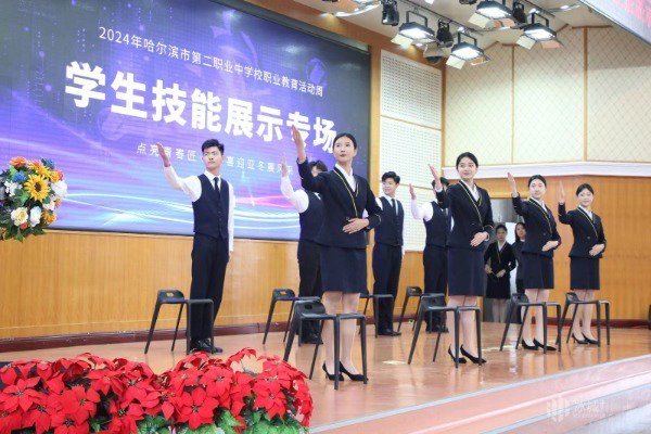 秀厨艺,刻冰雕,走t台……哈二职师生现场亮绝活