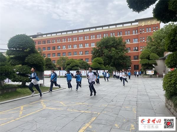 郧阳中学:演练筑"防" 临"震"不慌