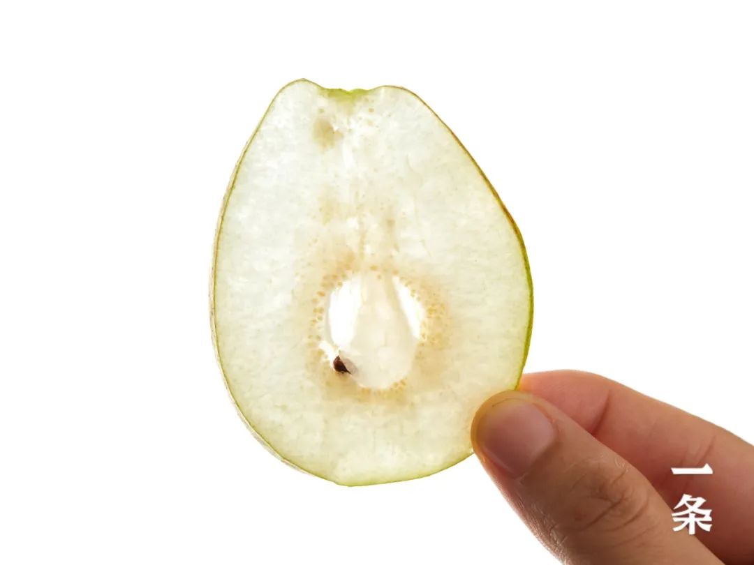 梨不同的是,它还有着"未见其果,先闻其香"的神奇魅力,馥郁的清香刚入