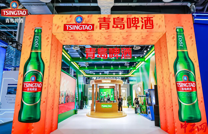 5月10日，第八个中国品牌日活动在上海世博展览馆开幕，青岛啤酒亮相，场馆内的“微醺”氛围拉满。 （青岛啤酒供图）