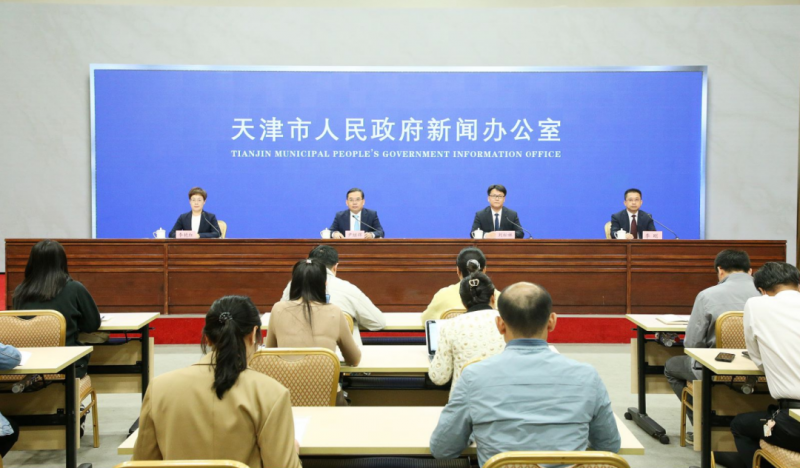 天津市工业和信息化局局长尹继辉,武清区副区长刘松林,滨海新