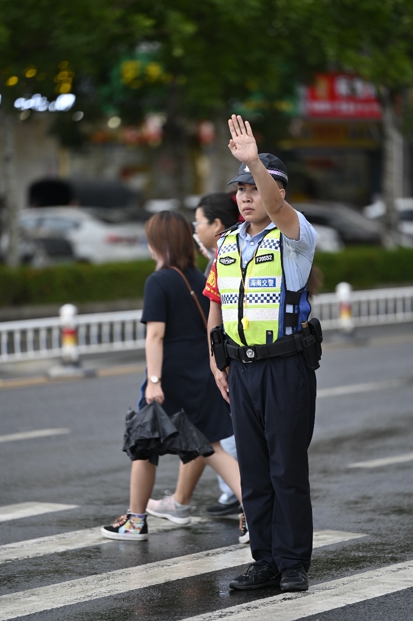 海南交警供图专项整治行动期间,全省公安交管部门持续深入企业,网约车