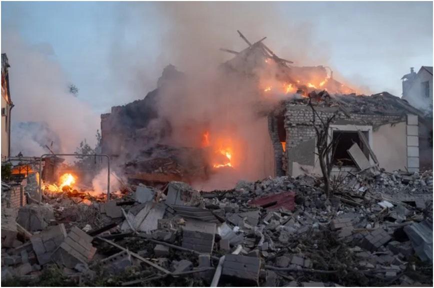 ▲哈尔科夫附近一栋建筑被摧毁