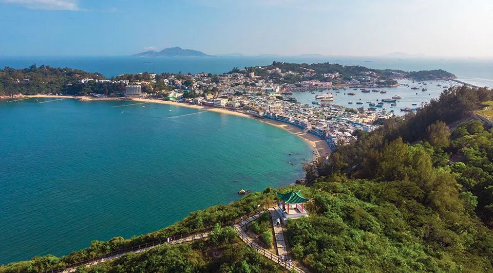 站在这里,你可将连岛沙洲景色尽收眼底.