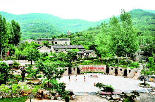 山亭区夏季旅游线路推荐自驾露营休闲游行程安排:翼云石头部落景区