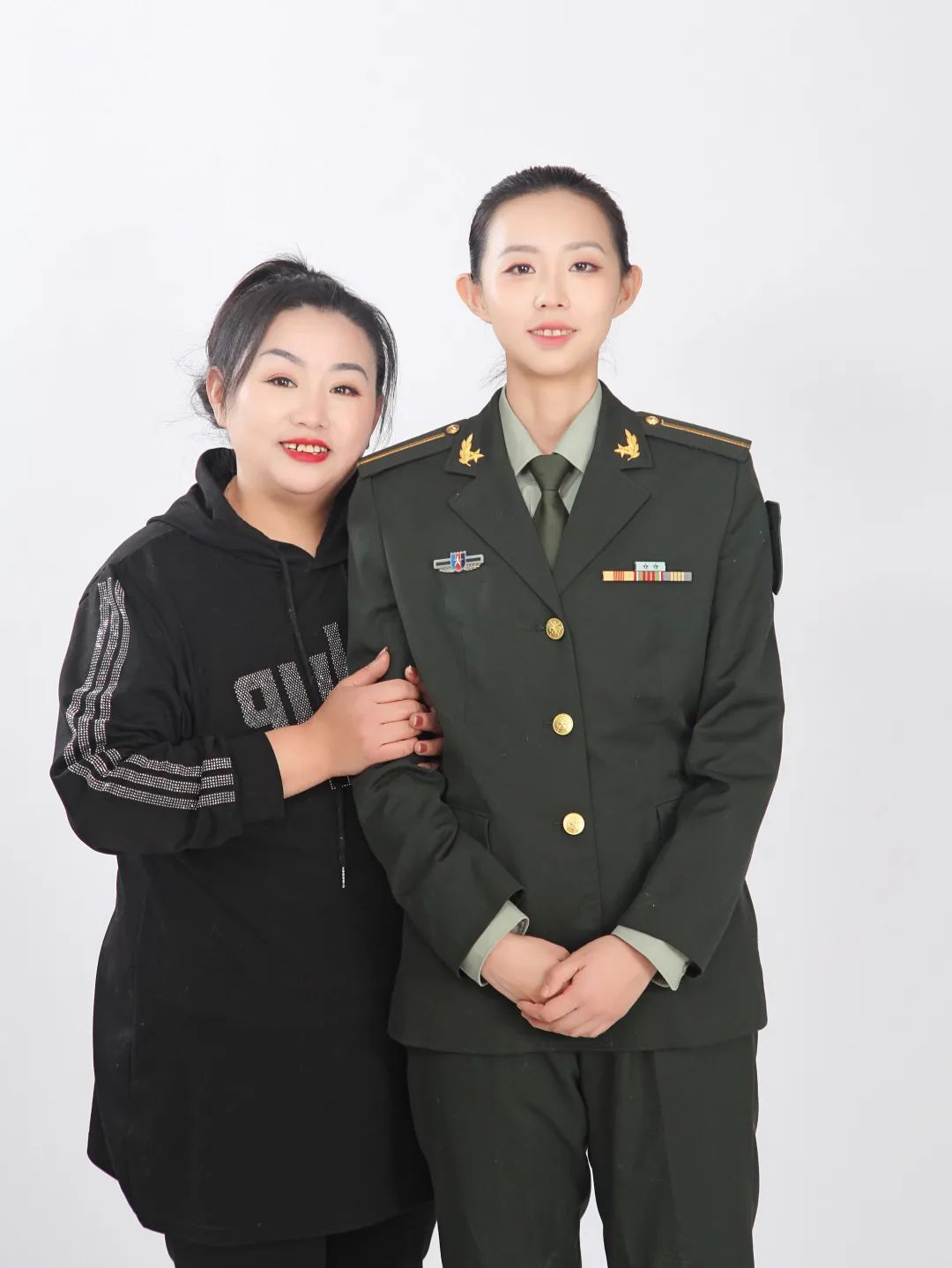 李晓琳:小时候我趴在妈妈的成,只觉得温暖,安全