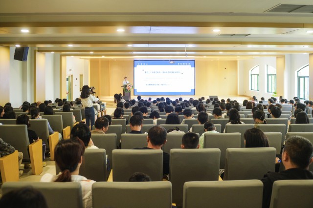 5月12日,湘潭市博纳高级中学举行"博学笃行·纳可不一样"校园开放日