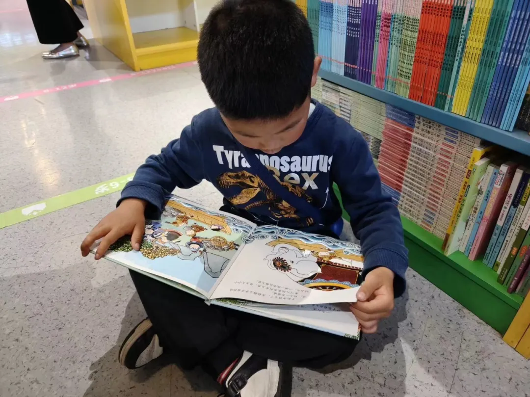 灞桥区席王街道中心幼儿园开展"读书月"主题系列活动