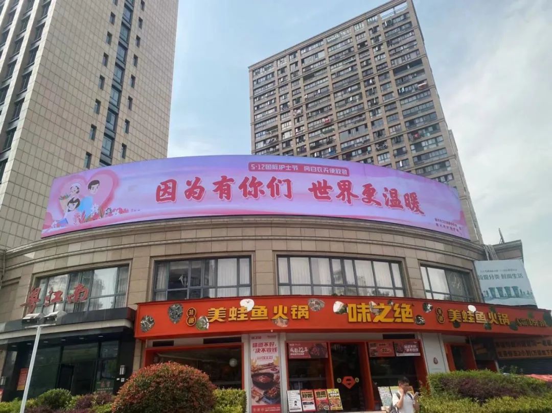 金汇广场花园路与解放街路口丽水书城宇雷路与人民街路口处州公园昨晚