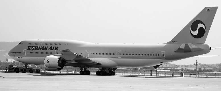 大韩航空引进的波音747-8客机2015年停放在韩国仁川国际机场的资料图。