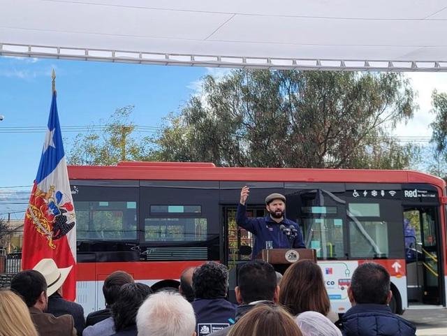 当地时间2024年5月9日，智利总统出席中通客车批量纯电动车交付仪式。