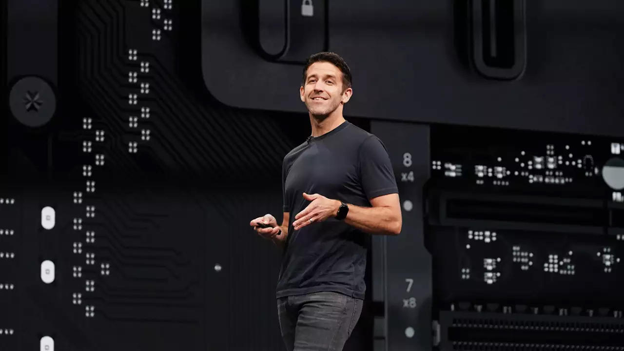 谁将是苹果下一任ceo?黑马浮出水面:现年49岁,"库克非常喜欢他"