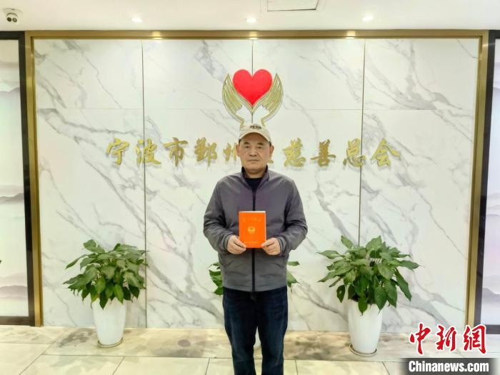 杨东恩,环卫工人.