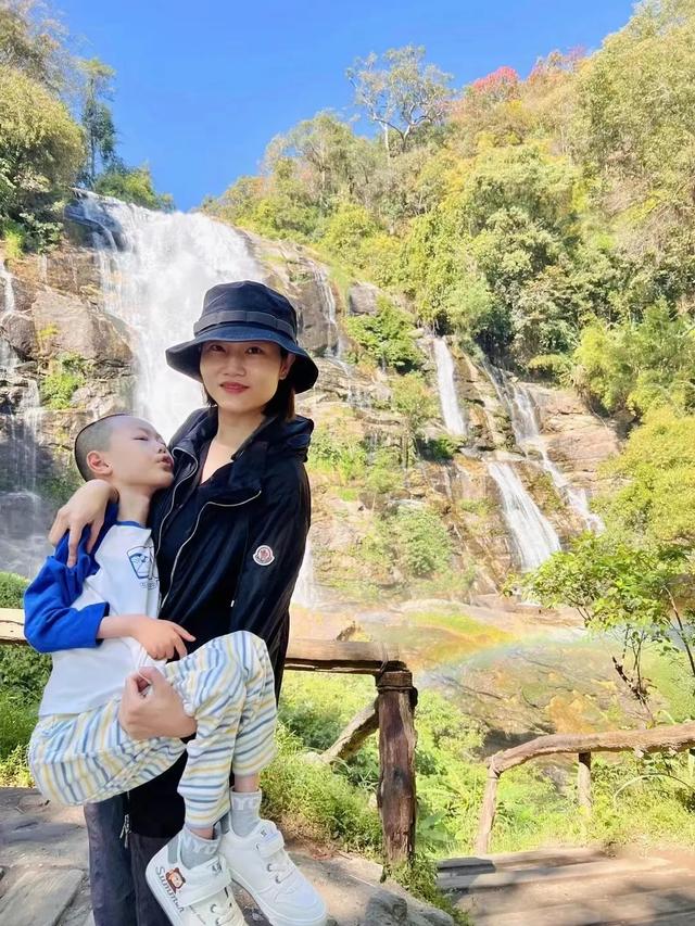 这位妈妈与儿子当了3年"同班同学",她说