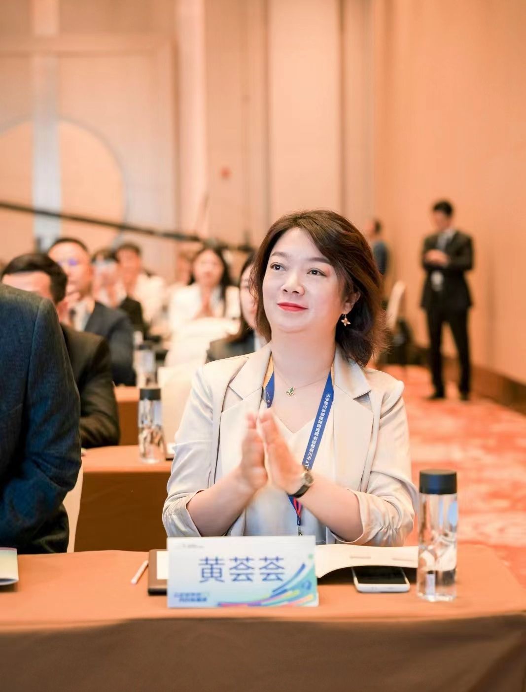 张燕:在"高管""女儿闺蜜"间自由切换毕业后,张燕一直扎根在我市质量战