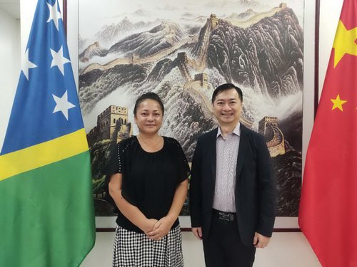 驻所罗门群岛大使蔡蔚鸣拜会所新任文旅部长钟林|钟林