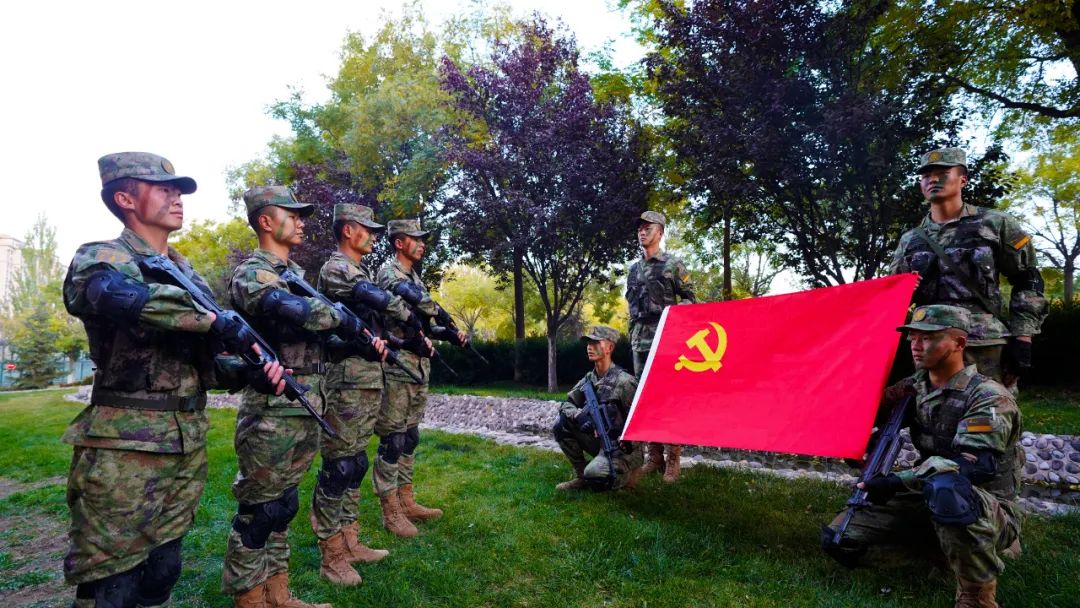 火箭军某团:因人精准施教 分类听课受教