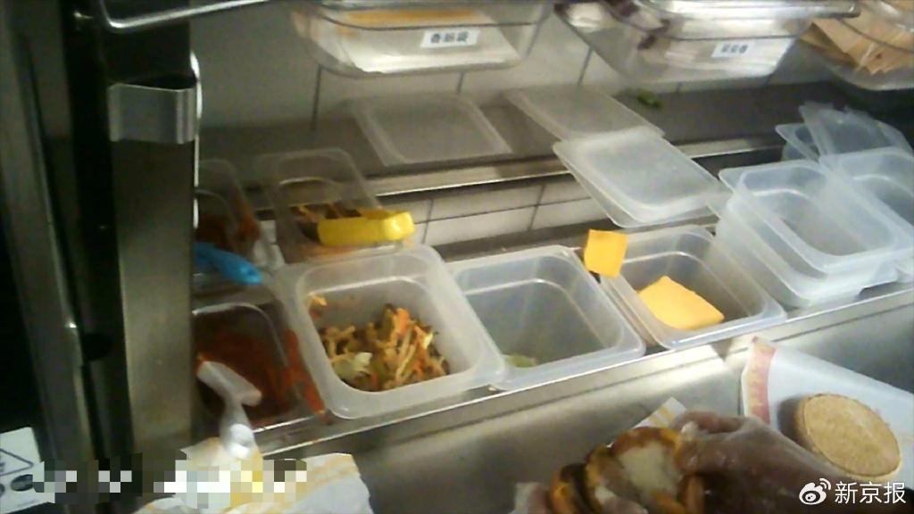 卧底麦当劳两家餐厅:过期食材换签"续命",偷工减料节省成本