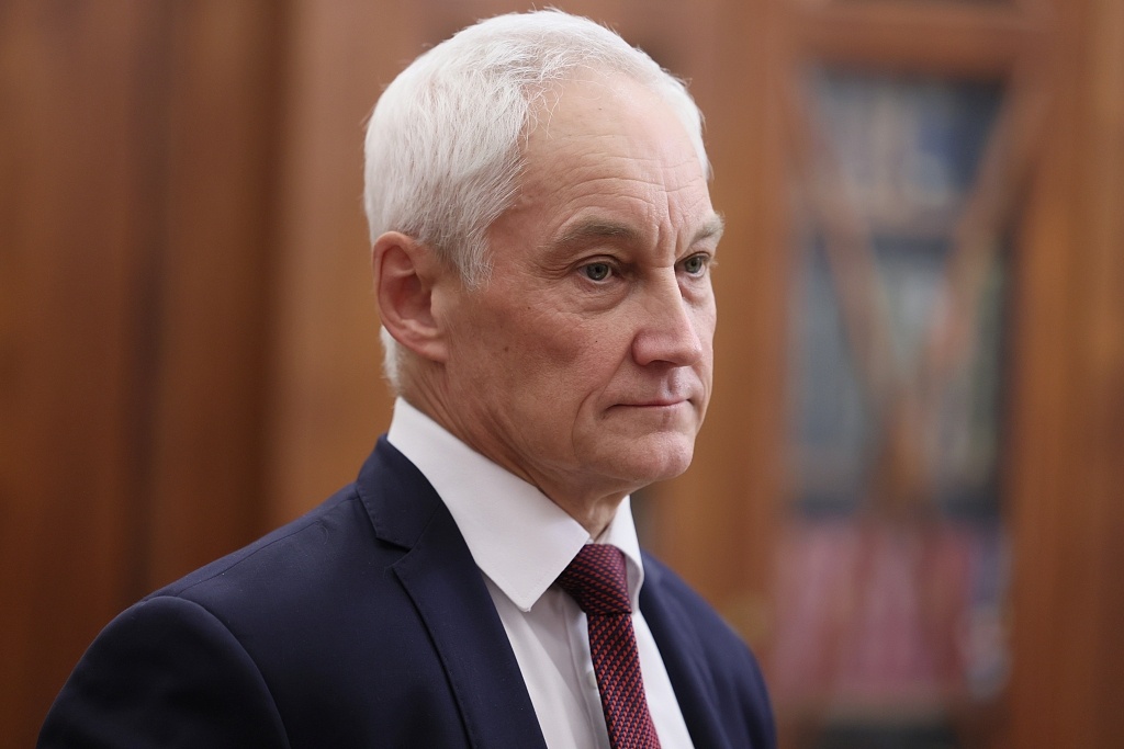 消息,普京提名此前担任第一副总理的安德烈·别洛乌索夫为俄国防部长