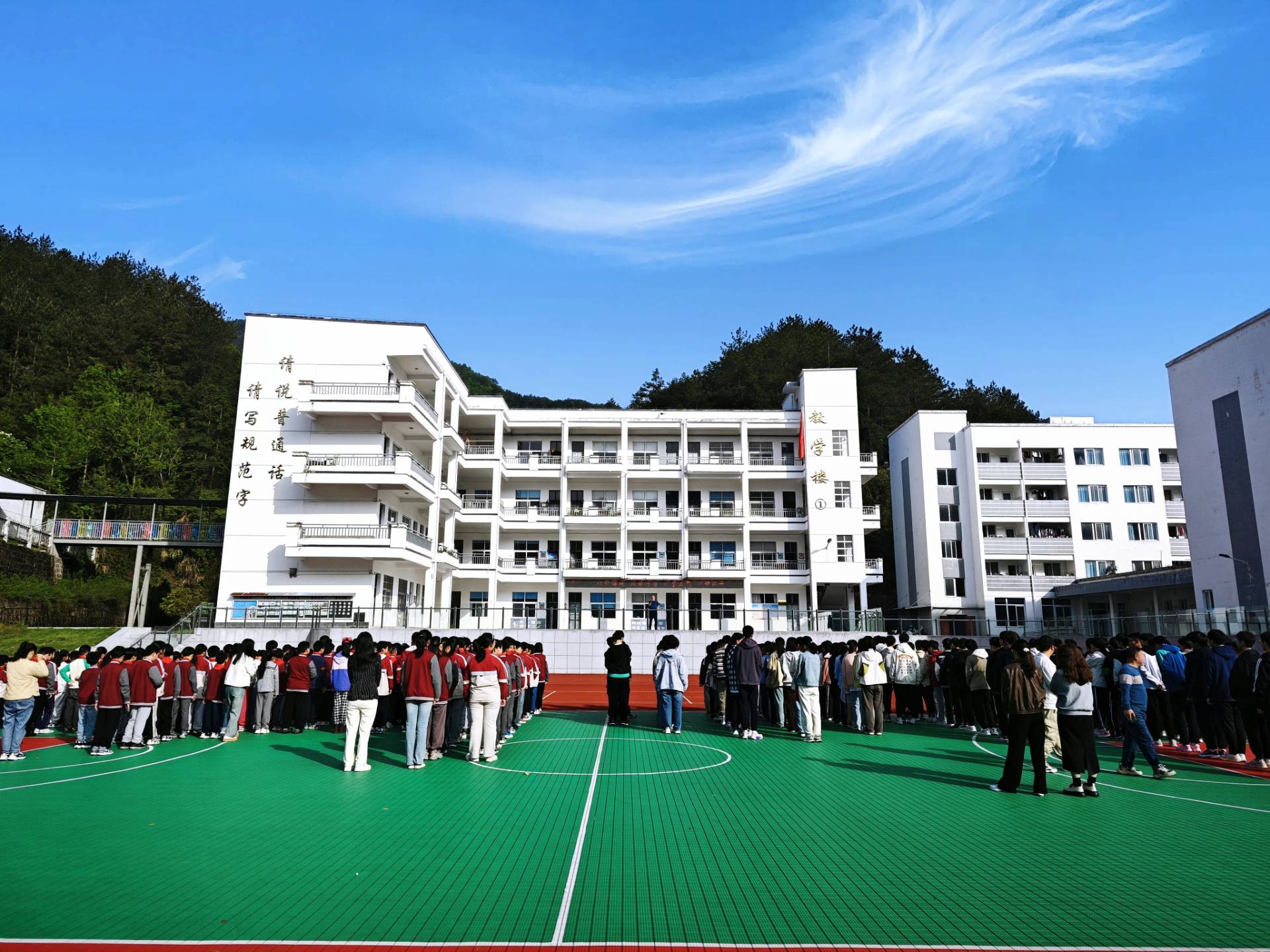 今后学校将以全员劳动教育为目标