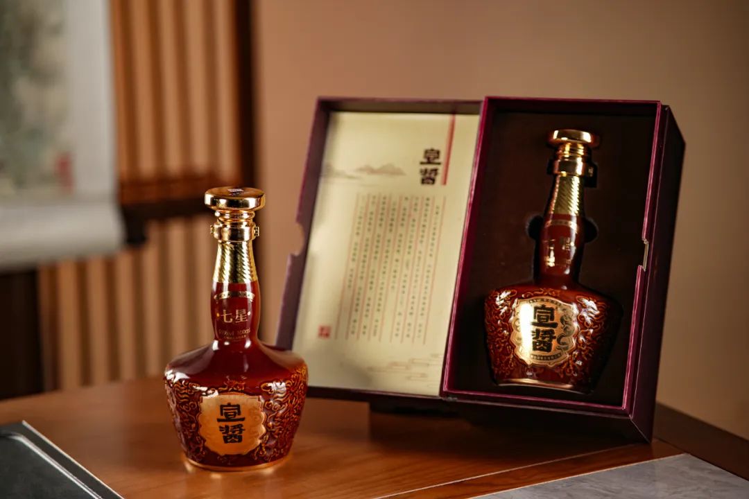 宣酒的小窖酱香以酱香与醇甜两种典型体为主,窖底以新鲜黄泥为底,要求