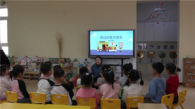 都说教育要从娃娃抓起,在第三幼儿园大一班的教室内,来自北京市房山区