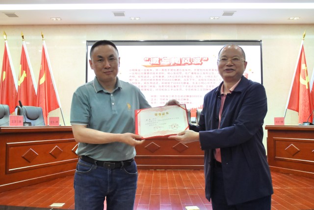 湘钢一中与湖南潭州律师事务所举办律师辩论赛