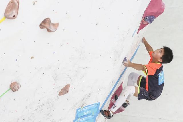 上海是国内开展攀岩运动比较成熟的省市之一.