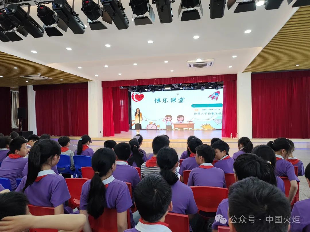 "进校园,联合南通大学志愿者,南通市鹤涛小学开展系列趣味课堂活动