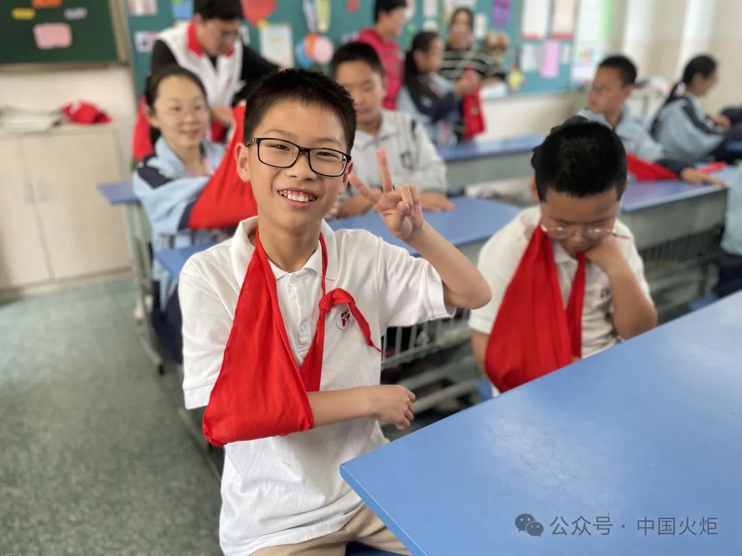 尤渡社区关工委联合辖区内消防特勤二支队前往兰亭小学开展"防灾减灾