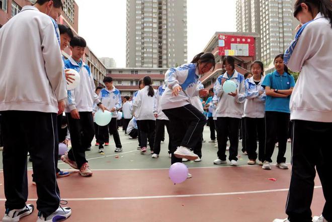 西安市西光中学初三年级开展减压赋能活动