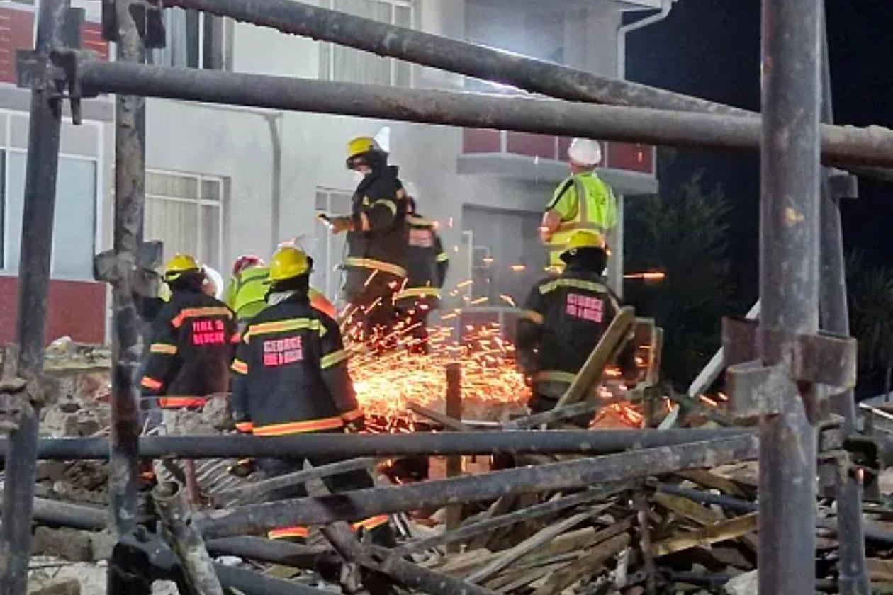 南非西开普省建筑倒塌事故已致19人死亡